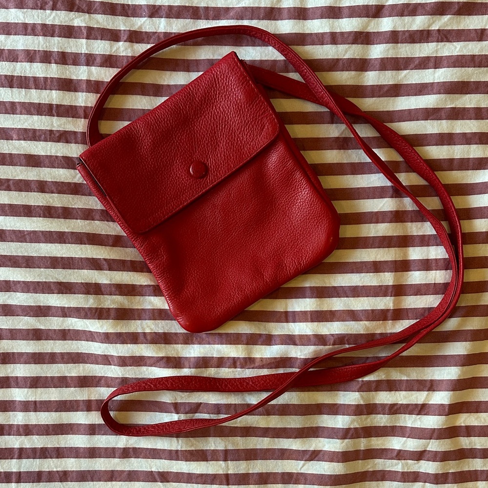 CHERRY RED LEATHER POSTCARD CROSSBODY